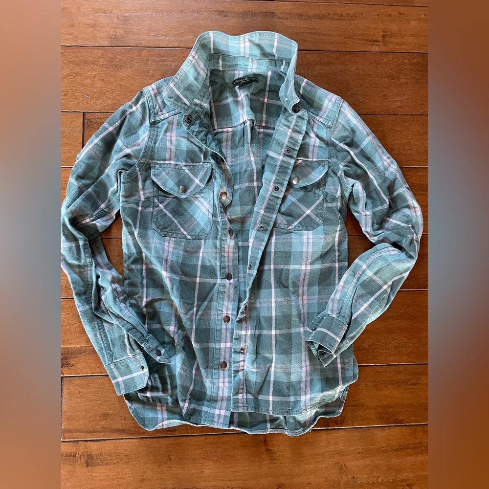 Eddie Bauer small plaid snap button too like new